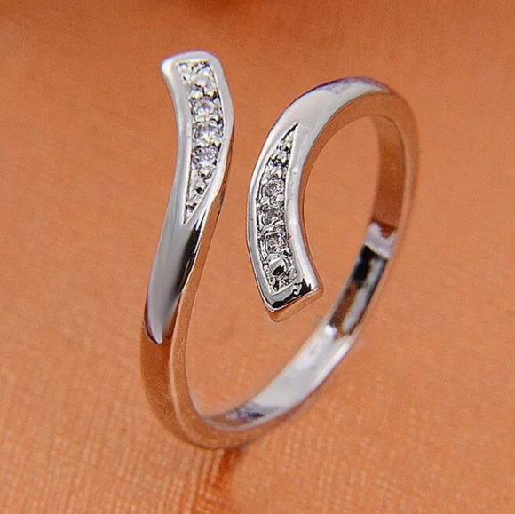 Jewelry - So Pretty SS & White Sapphire Ring Fits Sz 6,7,8